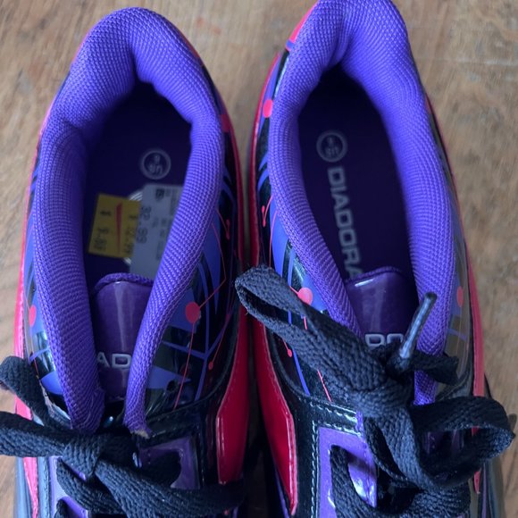 Brand NEW Women's Purple and Red Athletic Diadora Soccer Cleats Shoes Size US 6 - Picture 3 of 4